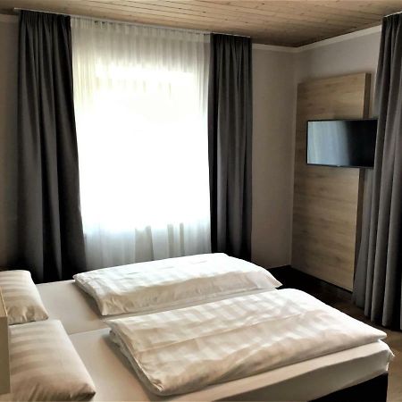 Eberl Hotel Pension Muenchen Feldmoching Екстериор снимка