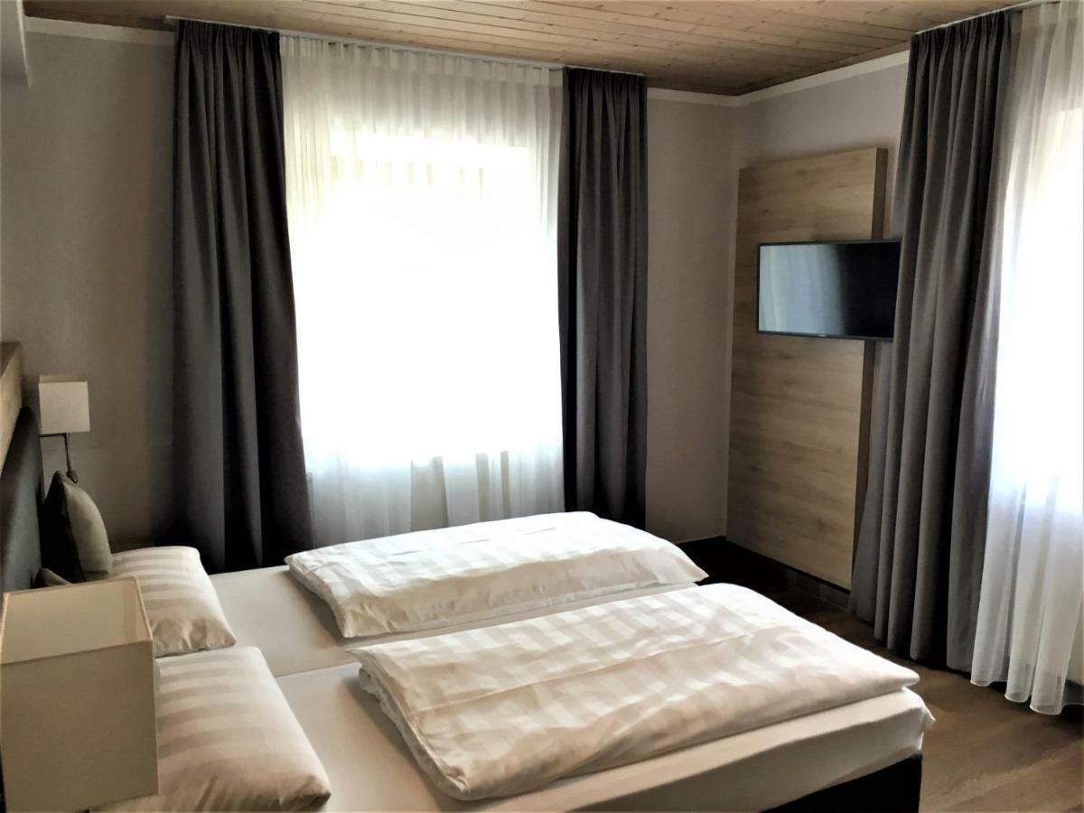 Eberl Hotel Pension Muenchen Feldmoching Екстериор снимка